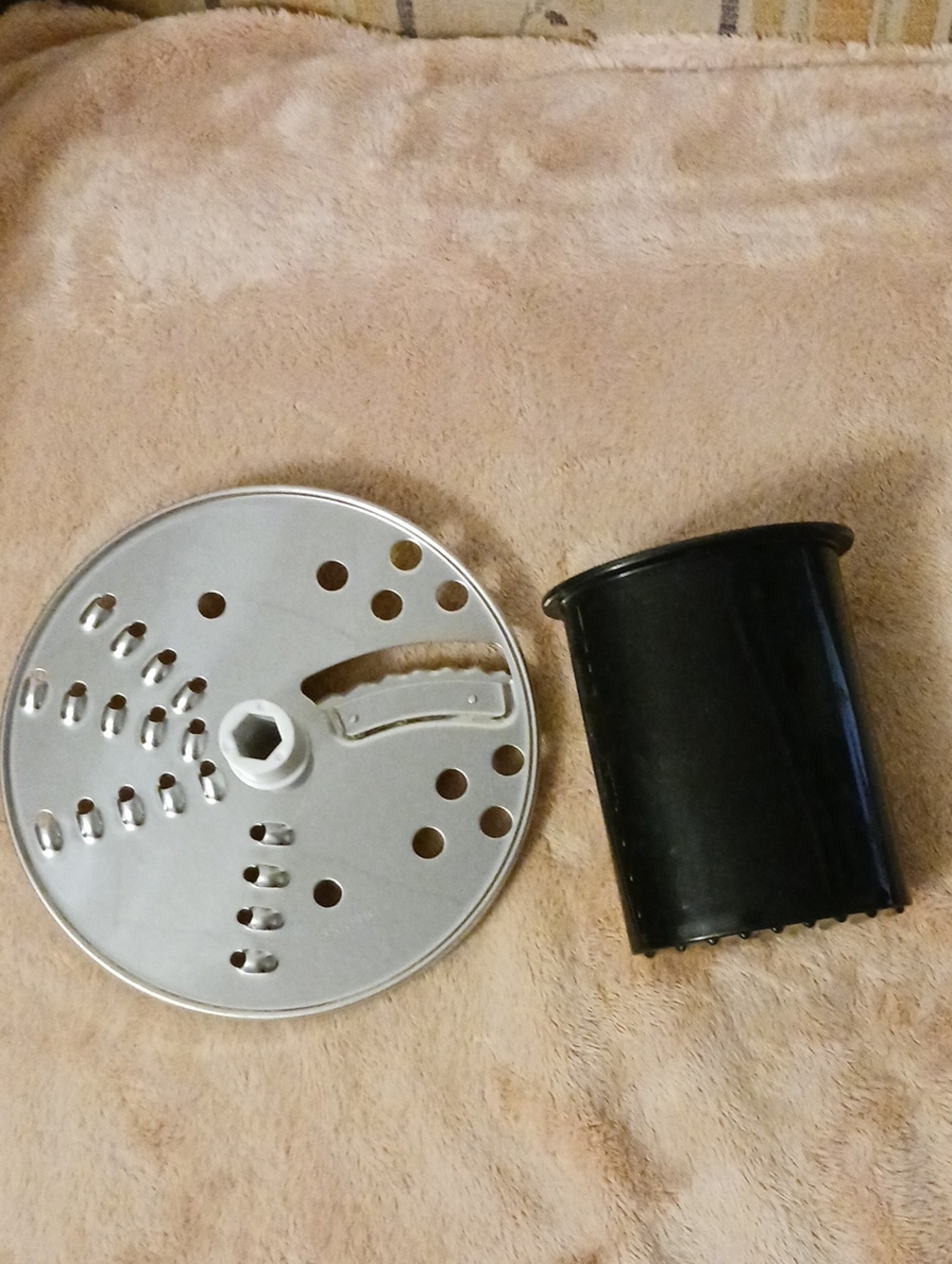 Black & Decker Silver Metal Shredding Disc with Black Plastic Food Pusher